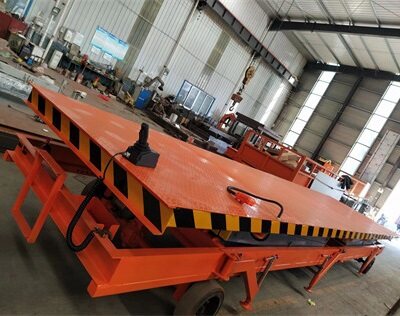 剪叉式裝(zhuang)卸貨升降平台(tái) 42