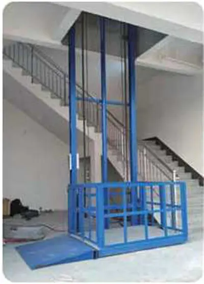 導軌式(shì)升降機(ji)