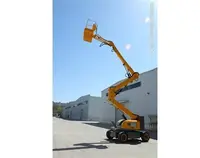 柴油屈(qū)臂式升(sheng)降平台(tai)車