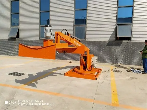 高(gao)速公路綠籬修剪(jian)機