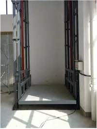 導軌式(shì)升降機(ji)