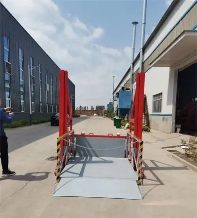 移動裝(zhuāng)卸貨平(píng)台